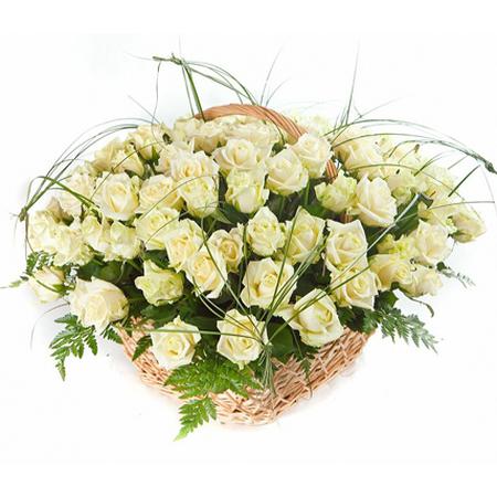 Корзина  из 101 белой розы «Вайт Наоми»